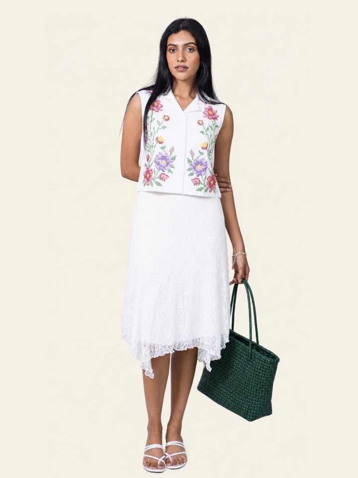 White Floral Embroidery Sleeveless Top-04